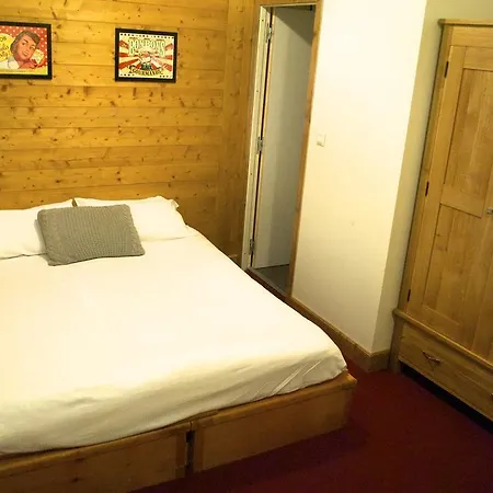 Chalet Chardons Hostel * Tignes