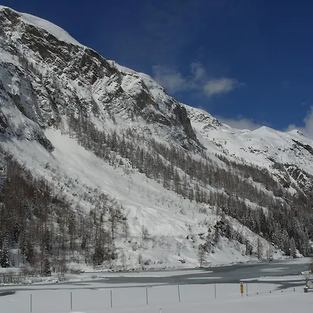 Chalet Chardons Hostel