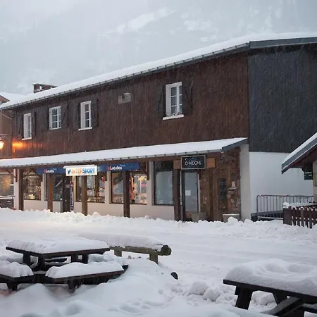 Chalet Chardons Hostel